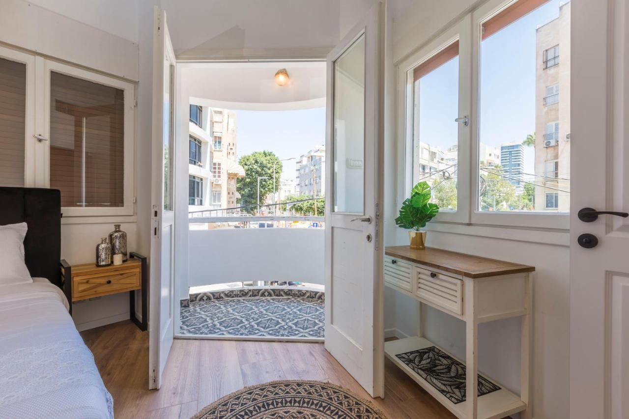 1B Patio Beach House Premium Location W/2 Balcony Тел Авив Екстериор снимка